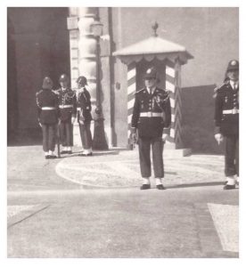 I-miei-primi-viaggi-in-treno-Palazzo-del-Principe-Monaco-cambio-della-guardia