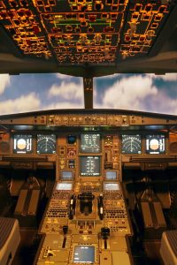 Nata-per-viaggiare-aereo-cabina-di-pilotaggio